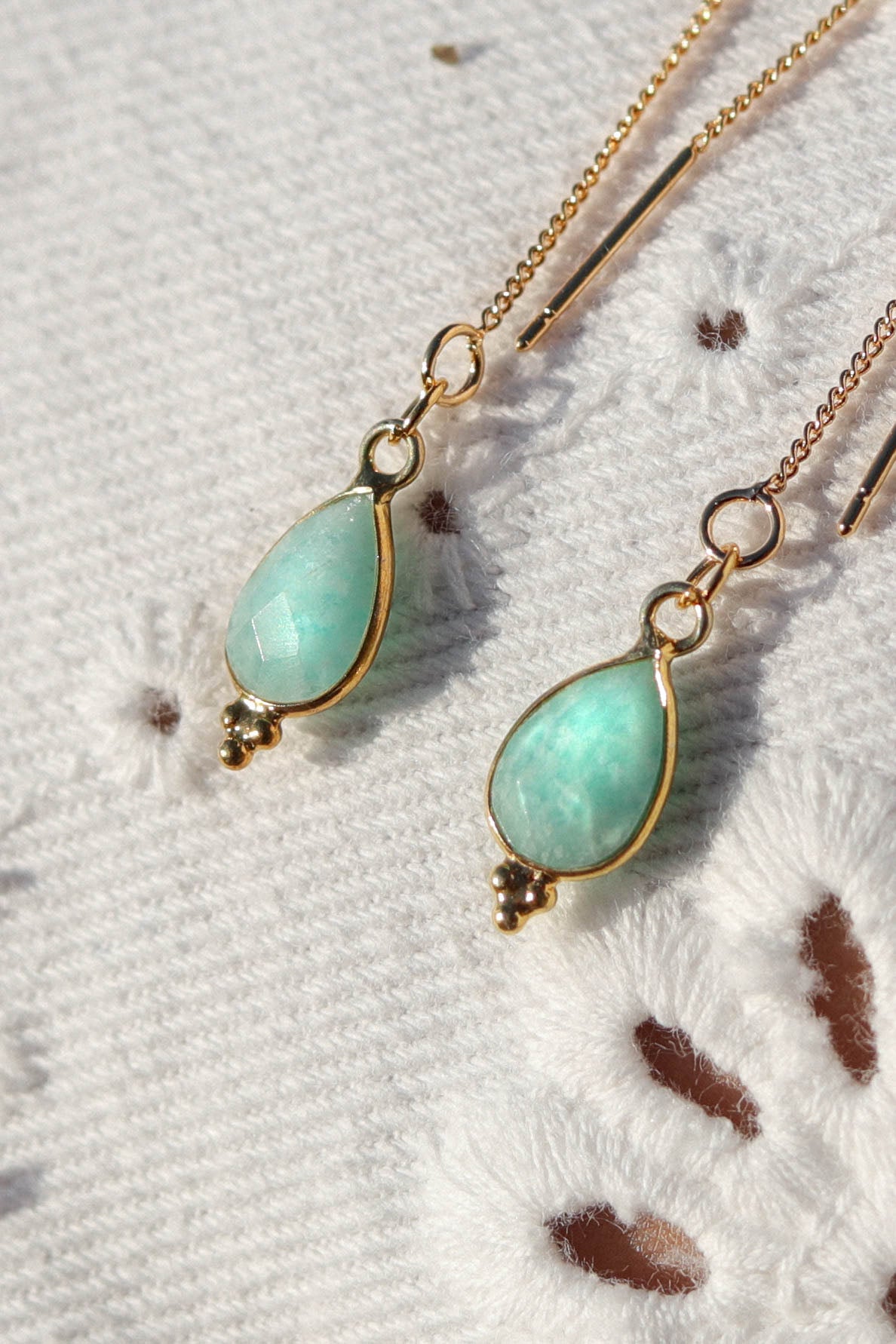 Boucles d’oreilles chaîne pendante avec pendentif goutte en pierre fine