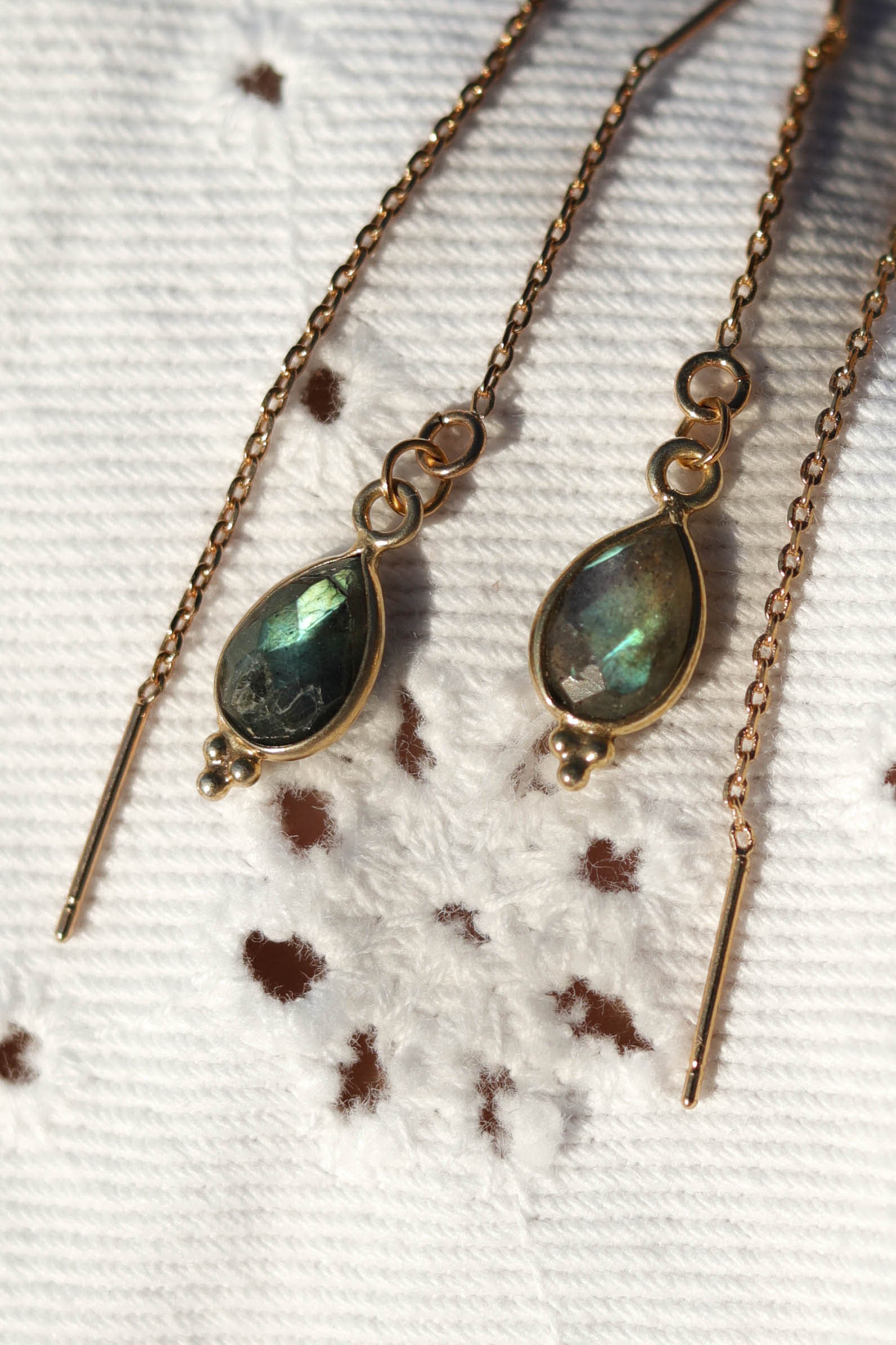 Boucles d’oreilles chaîne pendante avec pendentif goutte en pierre fine