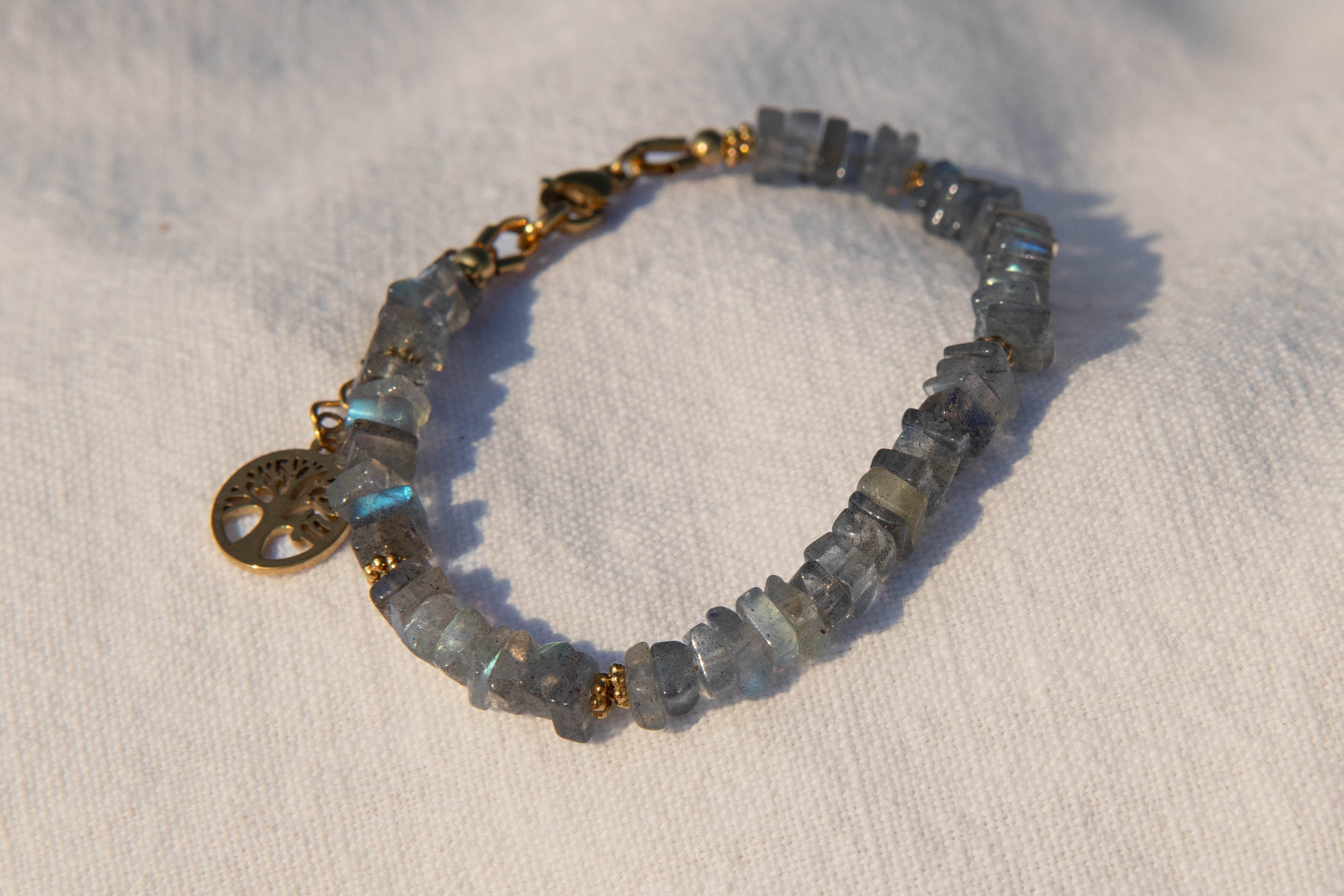 Bracelet en pierres fines cubes