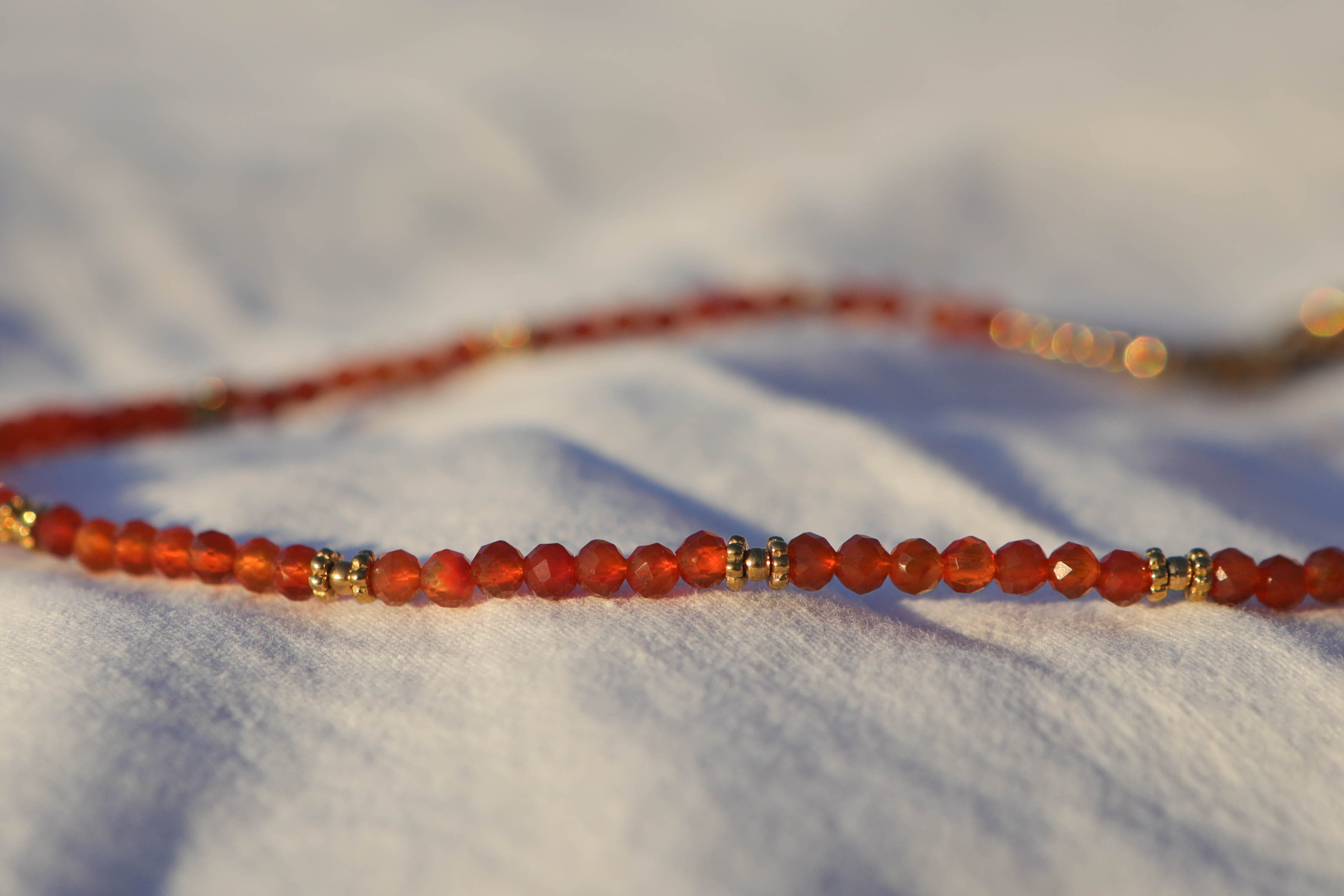Collier petites pierres à facettes