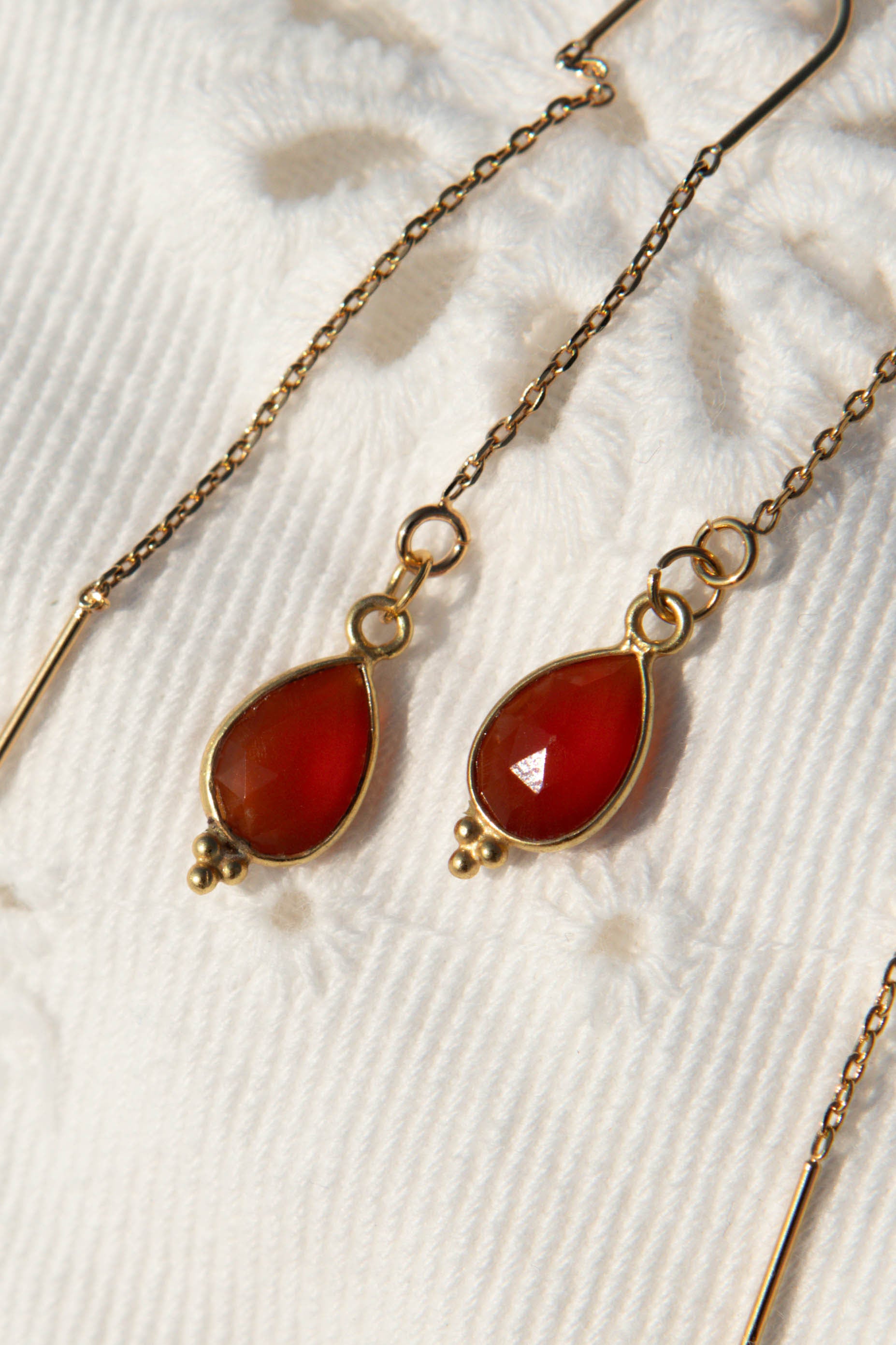 Boucles d’oreilles chaîne pendante avec pendentif goutte en pierre fine