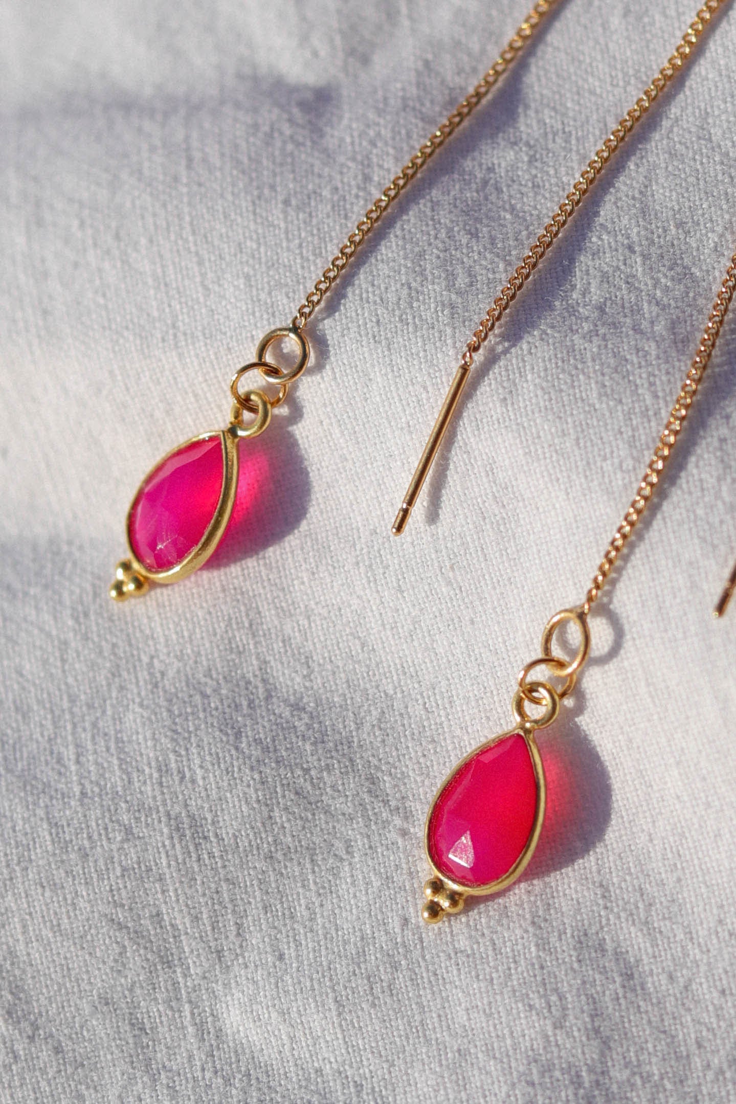 Boucles d’oreilles chaîne pendante avec pendentif goutte en pierre fine