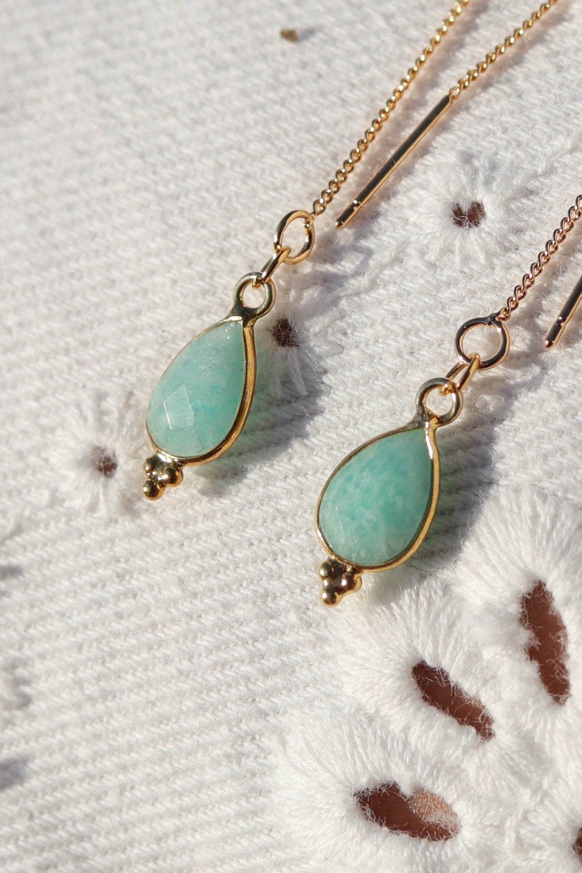 Boucles d’oreilles chaîne pendante avec pendentif goutte en pierre fine
