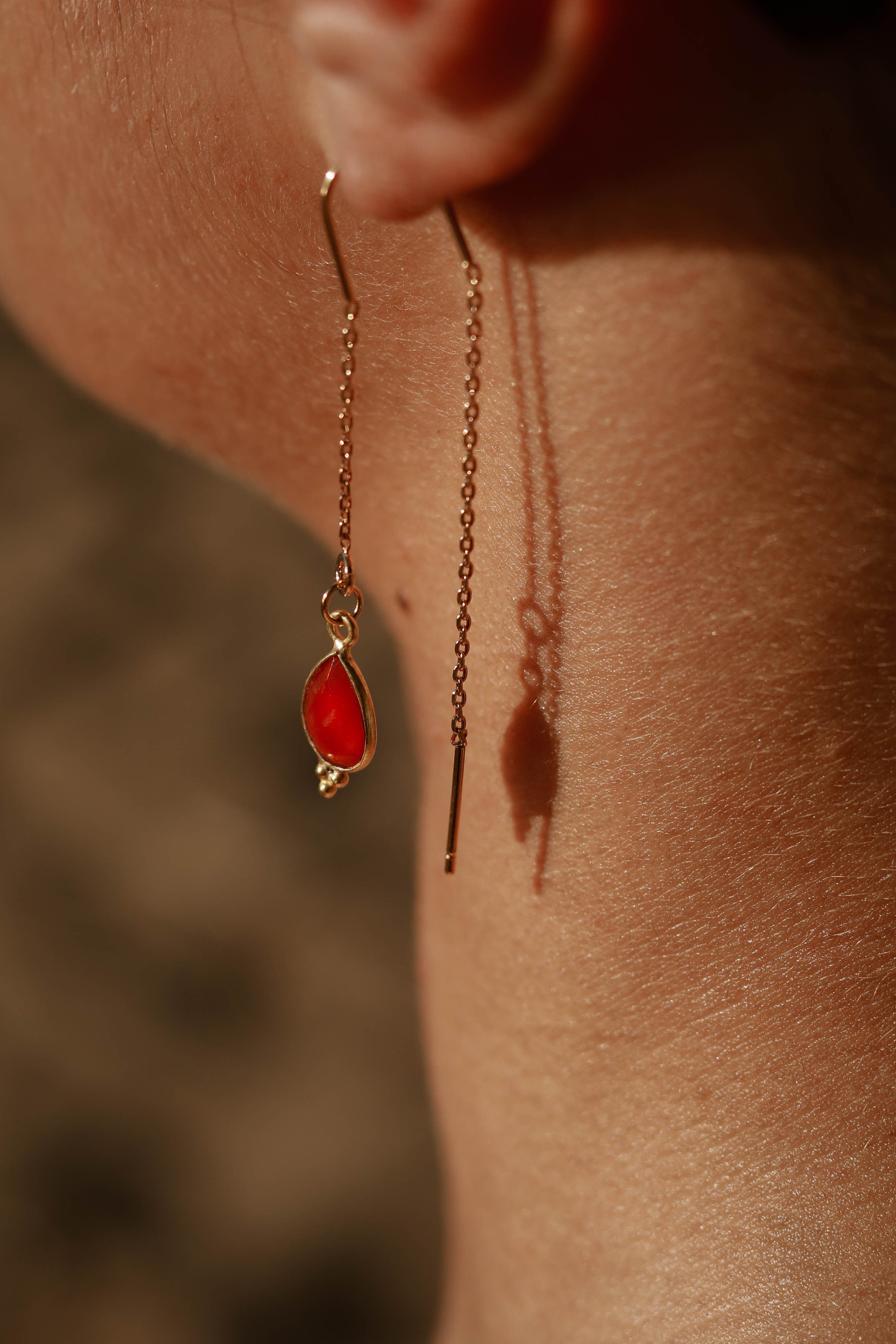 Boucles d’oreilles chaîne pendante avec pendentif goutte en pierre fine