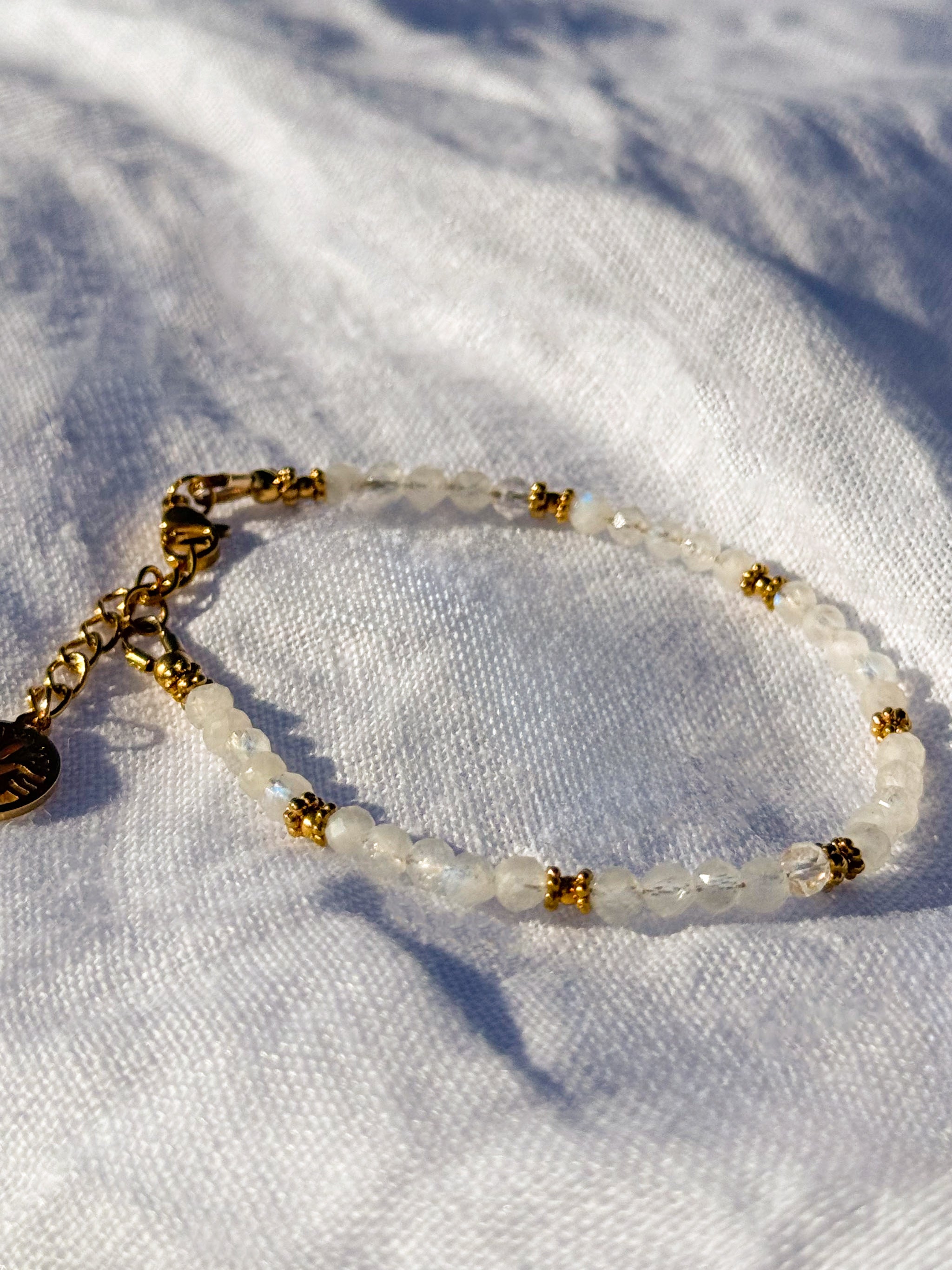 Bracelet petites pierres à facettes