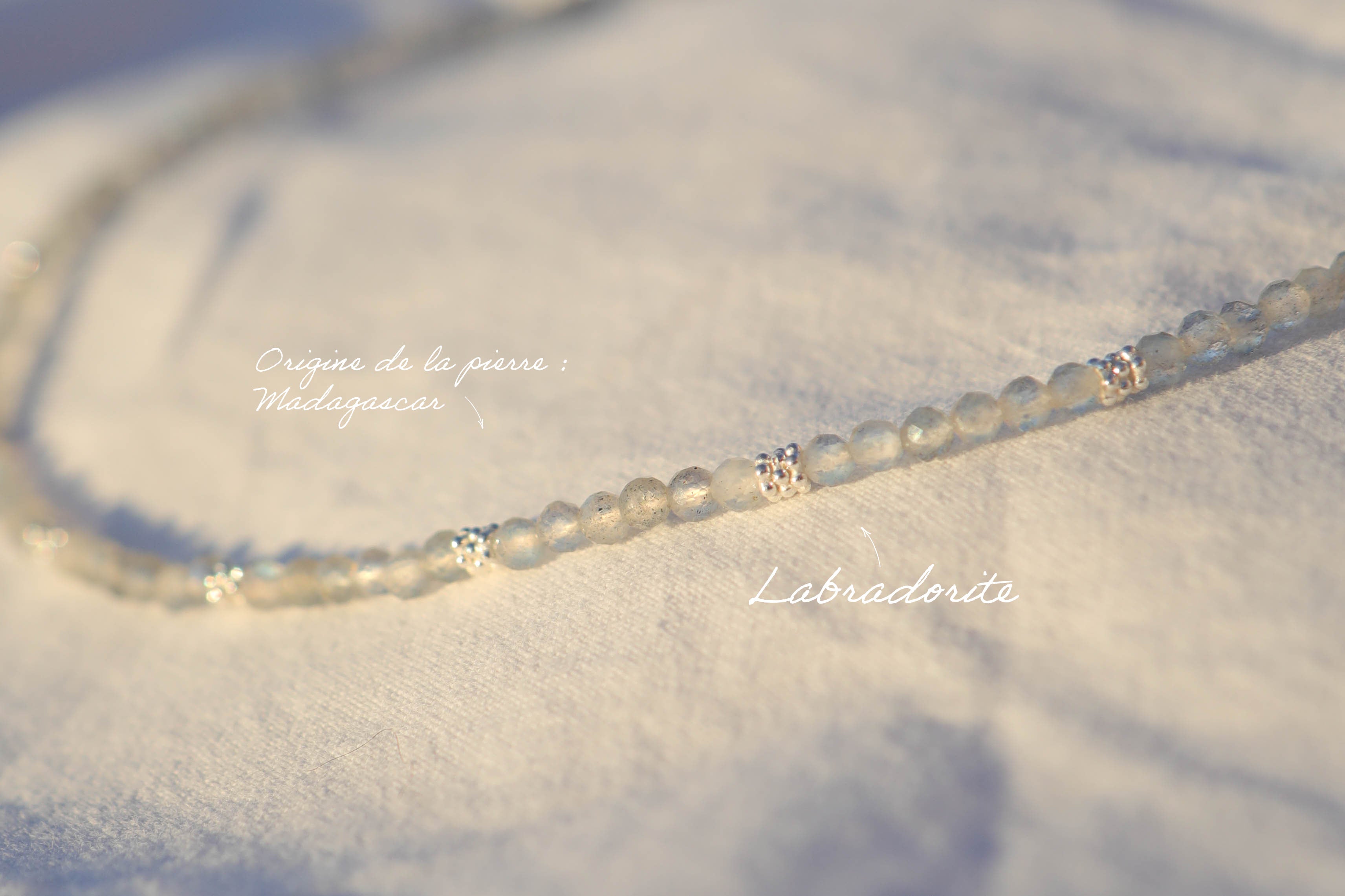 Collier petites pierres à facettes