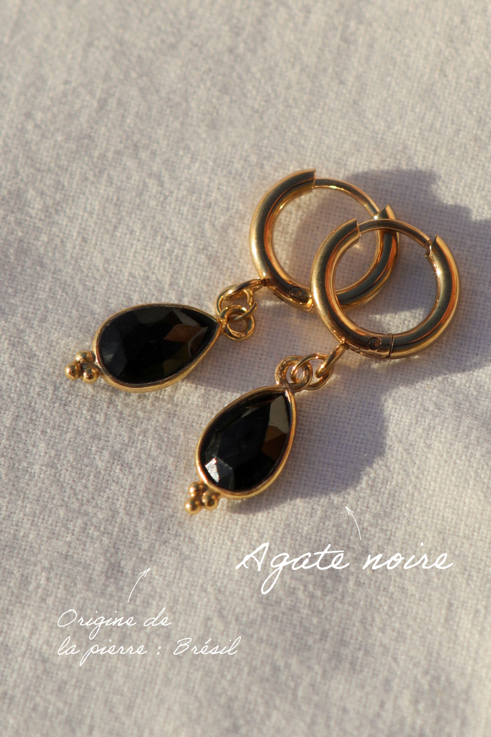 Boucles d’oreilles petites créoles avec pendentif goutte en pierre fine