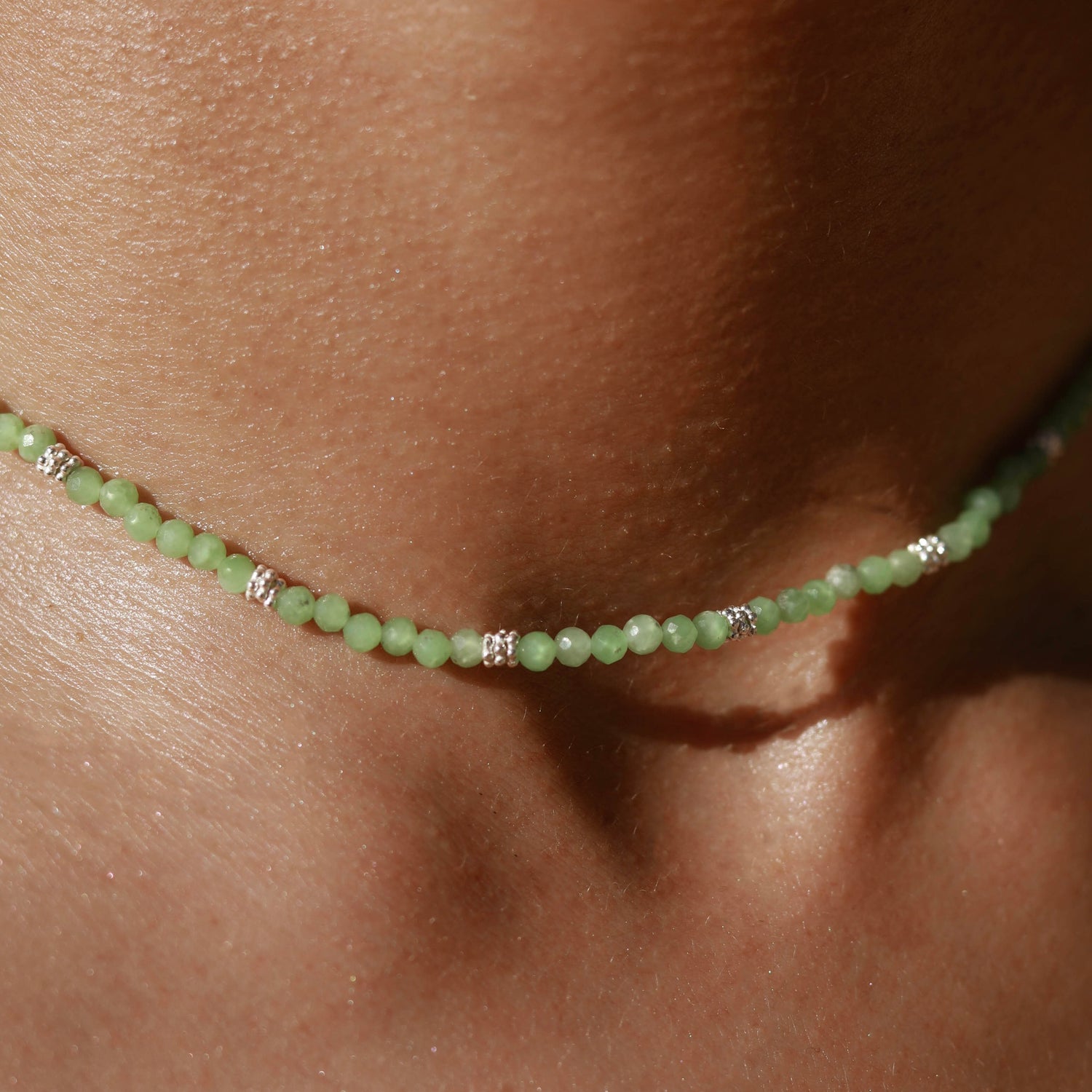 Bracelet petites pierres à facettes
