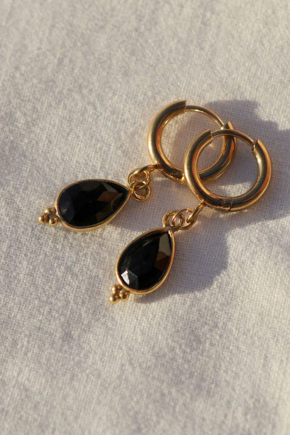 Boucles d’oreilles petites créoles avec pendentif goutte en pierre fine
