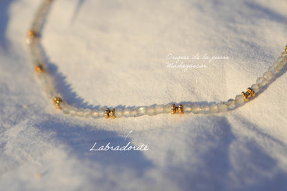 Collier petites pierres à facettes