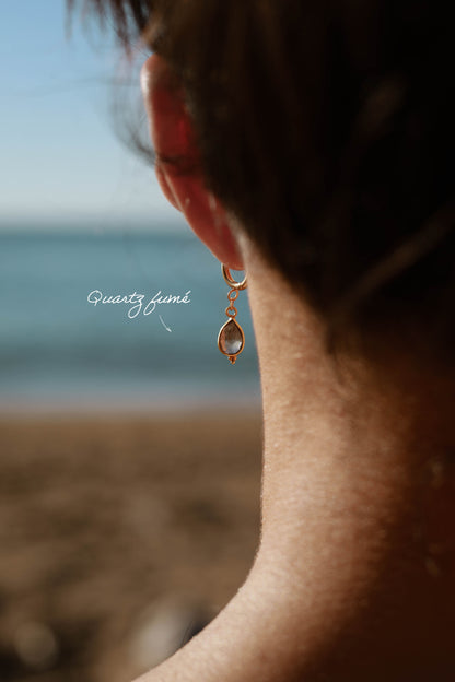 Boucles d’oreilles petites créoles avec pendentif goutte en pierre fine