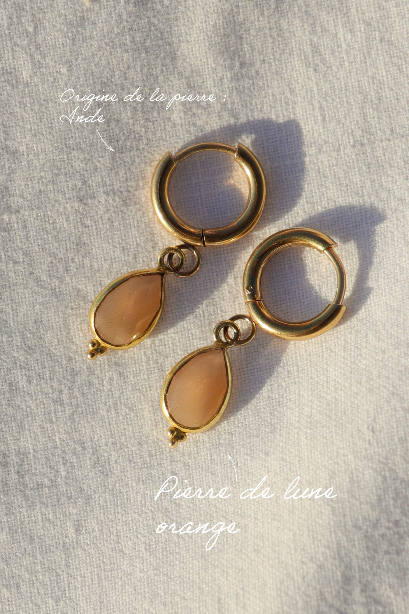 Boucles d’oreilles petites créoles avec pendentif goutte en pierre fine