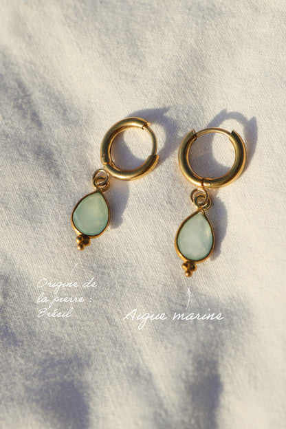 Boucles d’oreilles petites créoles avec pendentif goutte en pierre fine