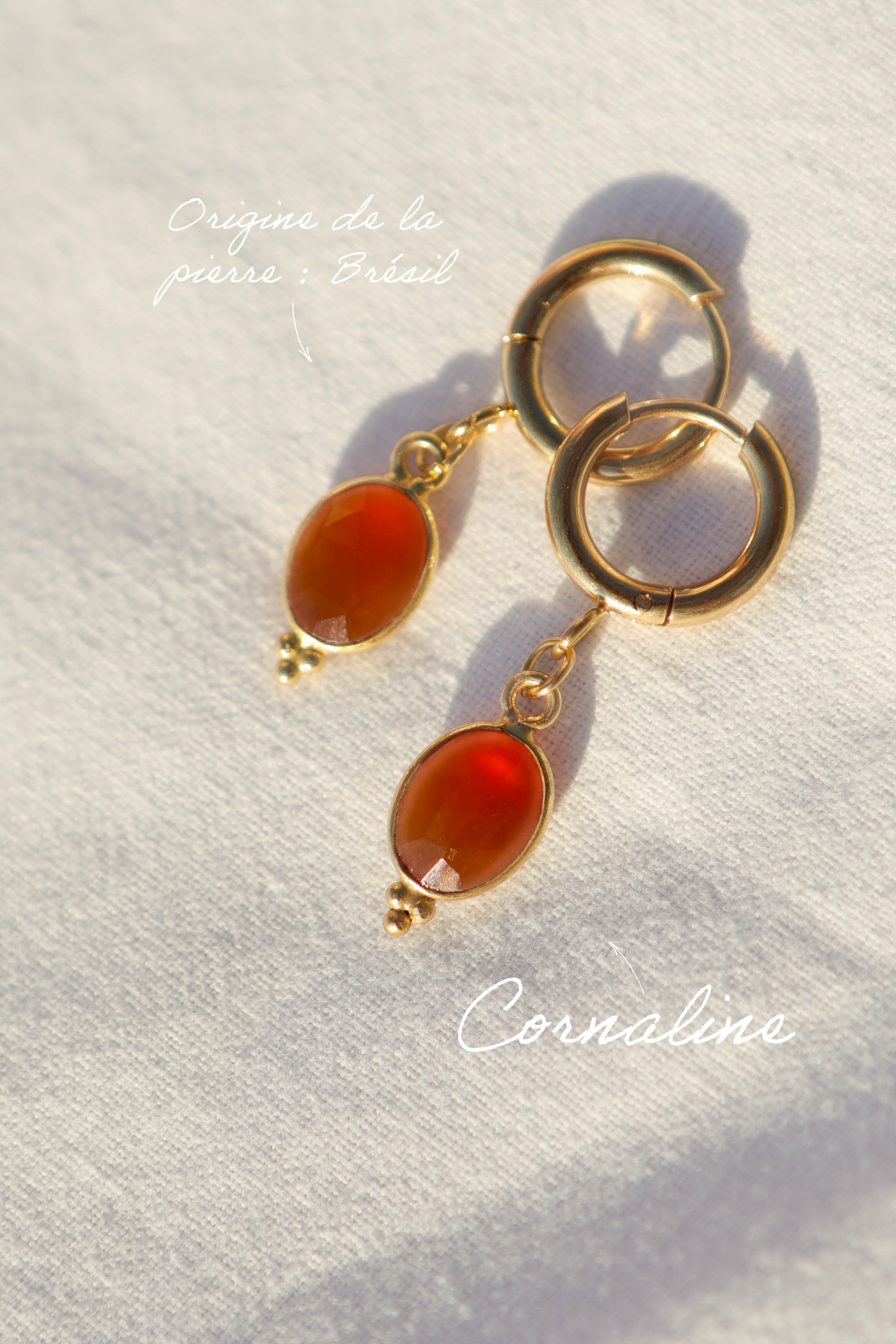 Boucles d’oreilles petites créoles avec pendentif goutte en pierre fine